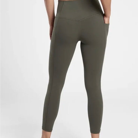 Athleta Salutation with pockets size MP like new leggings - Picture 2 of 8